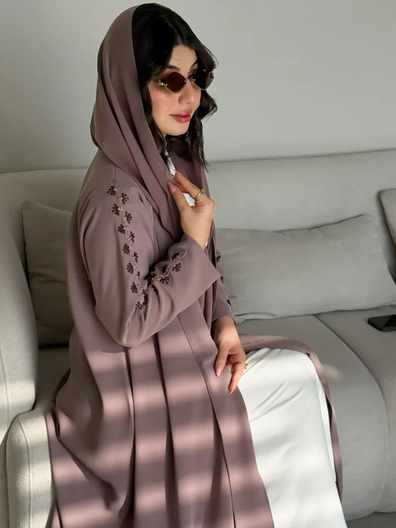 عباية إنك مفصّلة