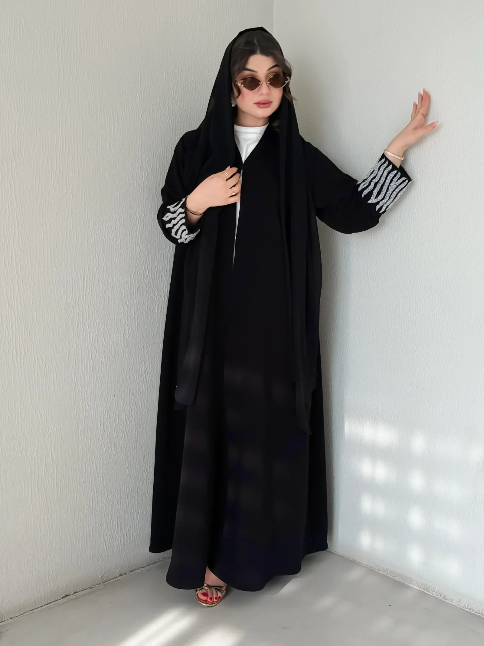 عباية إنك مفصّلة