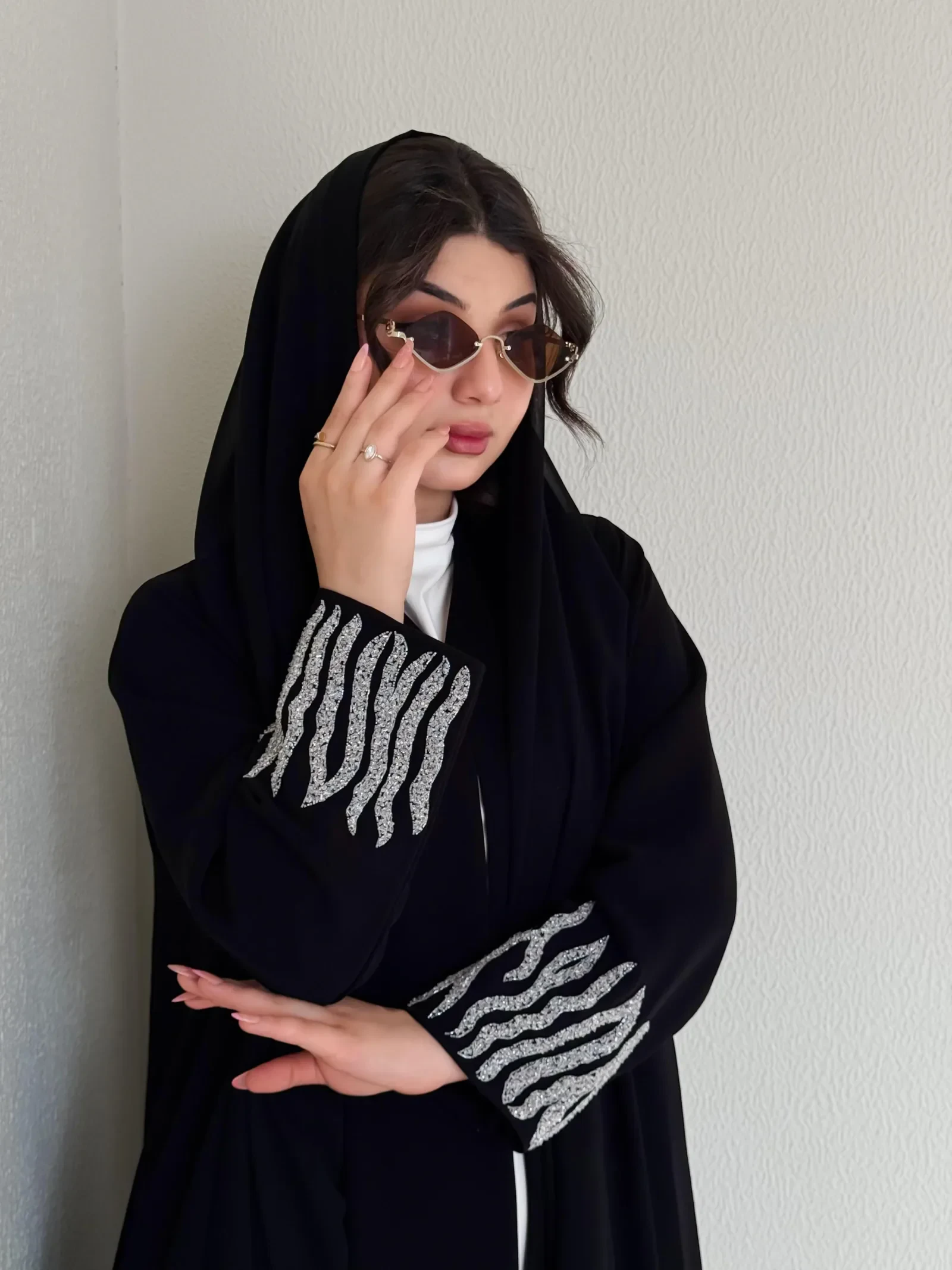 عباية إنك مفصّلة